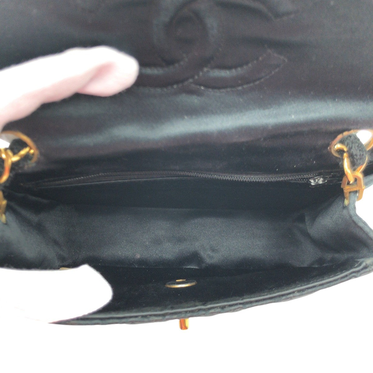 21044
CHANEL シャネル ヴィンテージ ミニマトラッセ ココマーク ターンロック ブラック 黒 ゴールド金具 サテン 斜め掛け ショルダーバッグ レディース AB