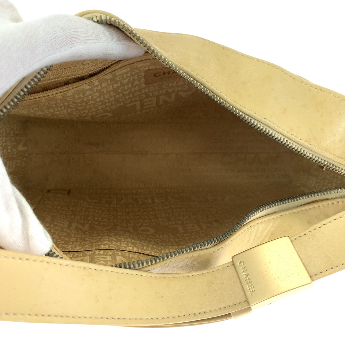 21058
CHANEL シャネル ヴィンテージ チョコバー ココマーク ベージュ ゴールド金具 ラムスキン ショルダーバッグ ハンドバッグ レディース AB110