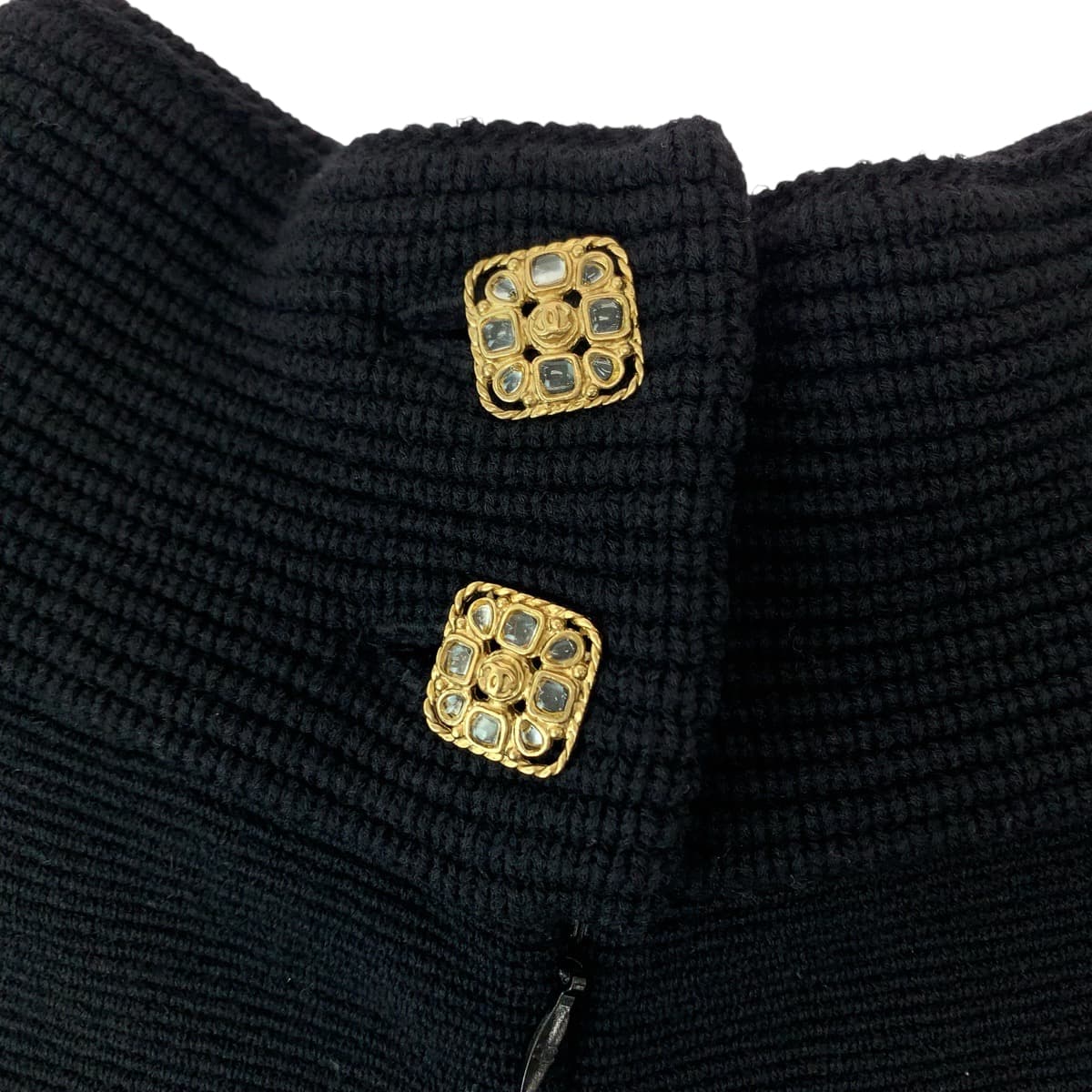 21063
CHANEL シャネル グリポアボタン サイズ34 ブラック ウール P41644K03099 ノースリーブ ニットワンピース レディース A63