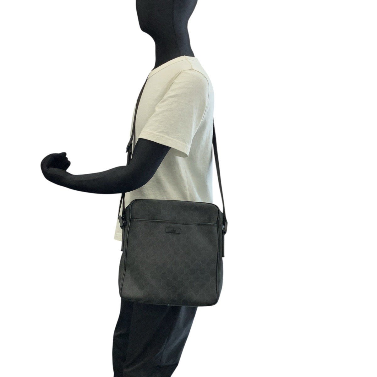 21079
GUCCI グッチ ブラック 黒 グレー GGスプリームキャンバス / レザー 162907 ショルダーバッグ メッセンジャーバッグ メンズ AB20