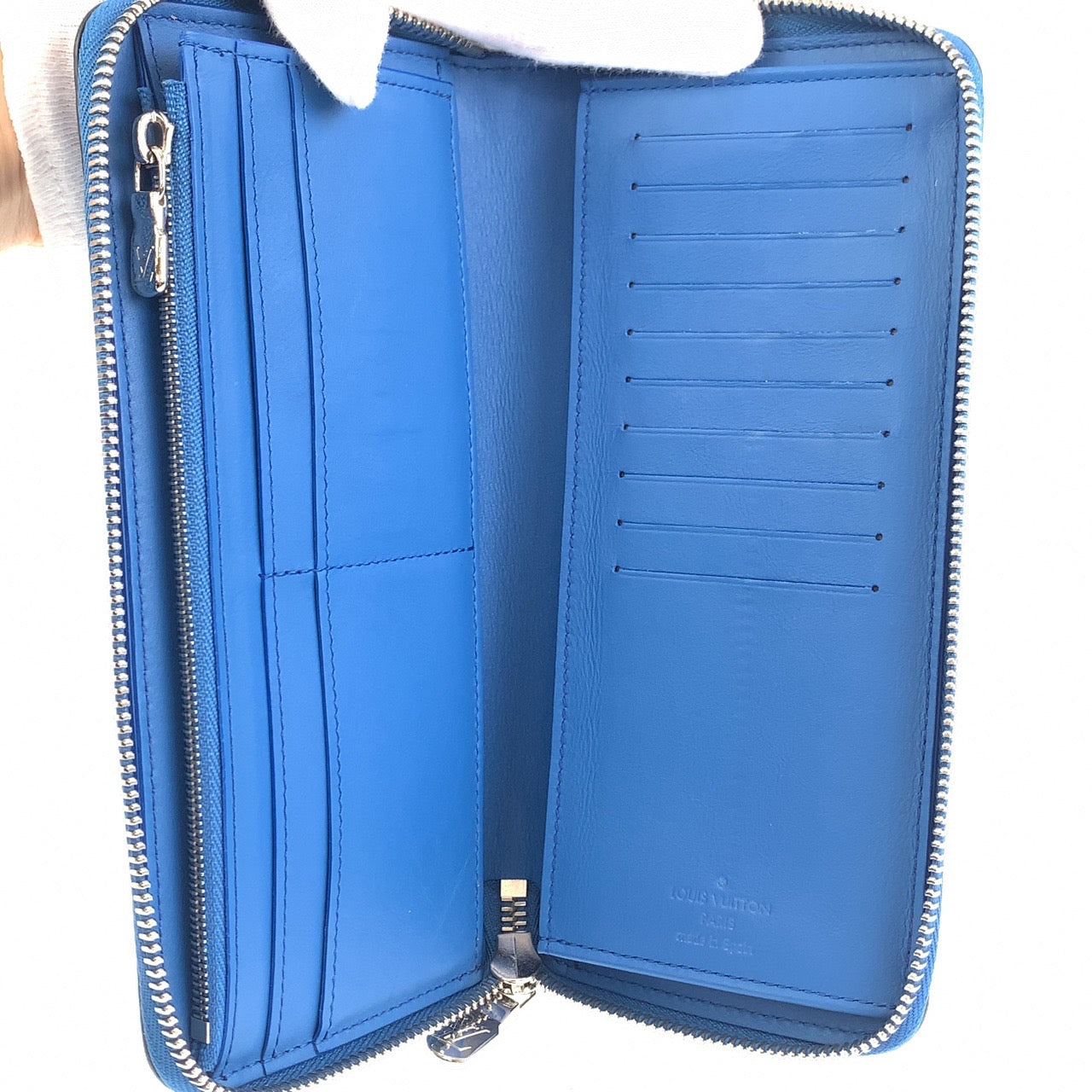 21101
LOUIS VUITTON ルイヴィトン トリヨンレザー ジッピーウォレット ヴェルティカル ブルー レザー M58411 長財布 ラウンドファスナー メンズ A42