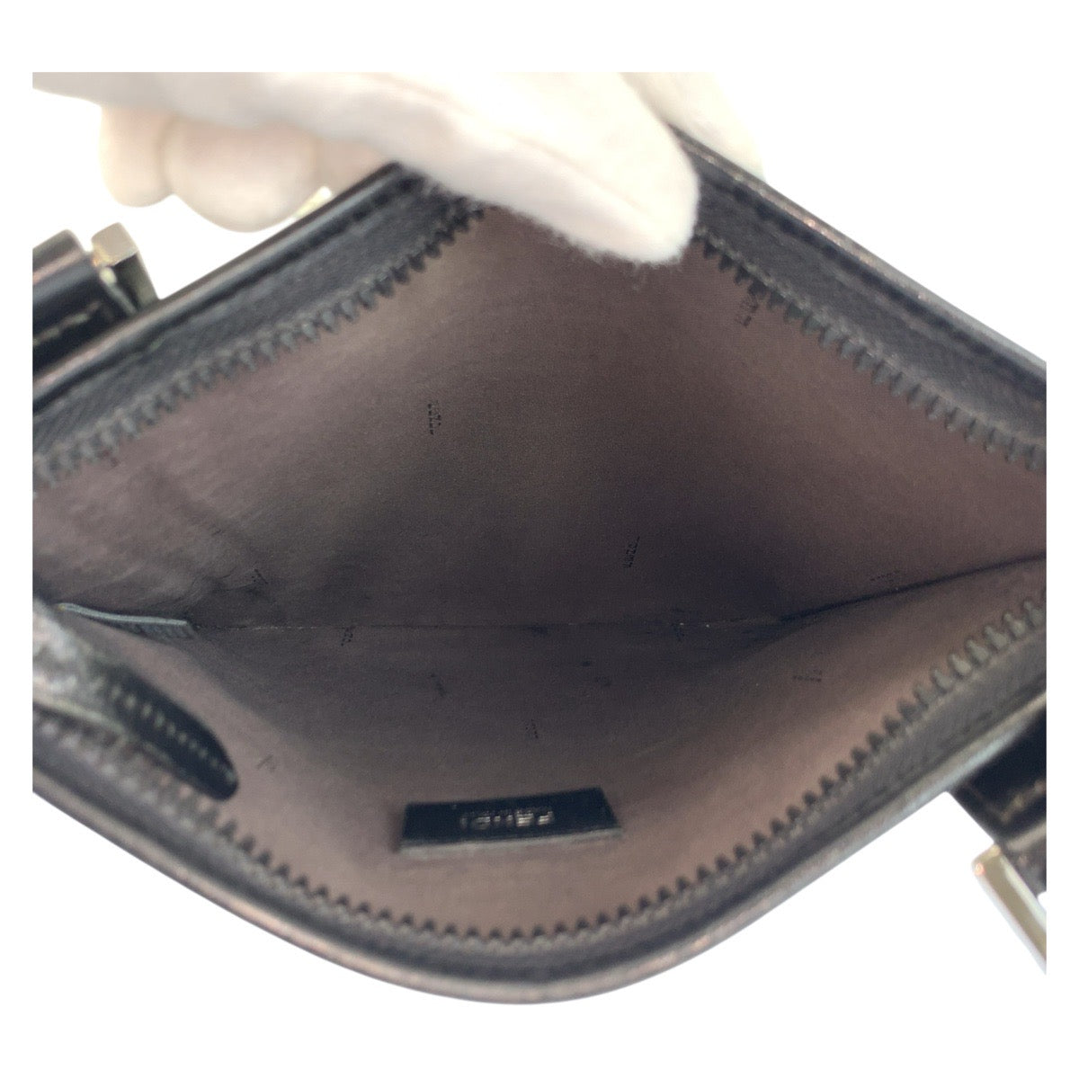 21139
FENDI フェンディ ズッカ ブラック 黒 シルバー金具 PVC / レザー 7VA204-BOW ショルダーバッグ ポシェット メンズ ABP50