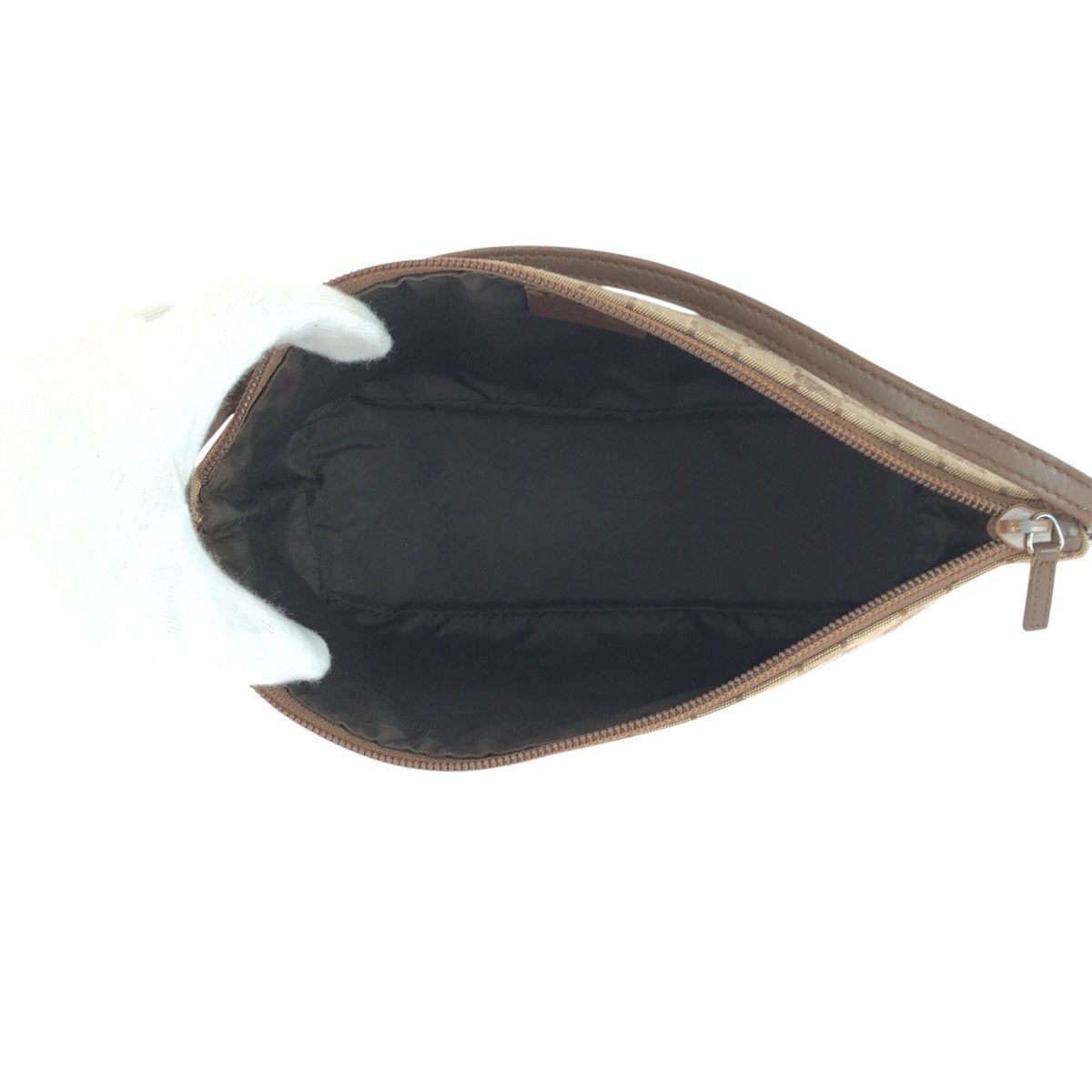 21144
GUCCI グッチ ブラウン シルバー金具 GGキャンバス / レザー 07198 ハンドバッグ アクセサリーポーチ レディース ABP20