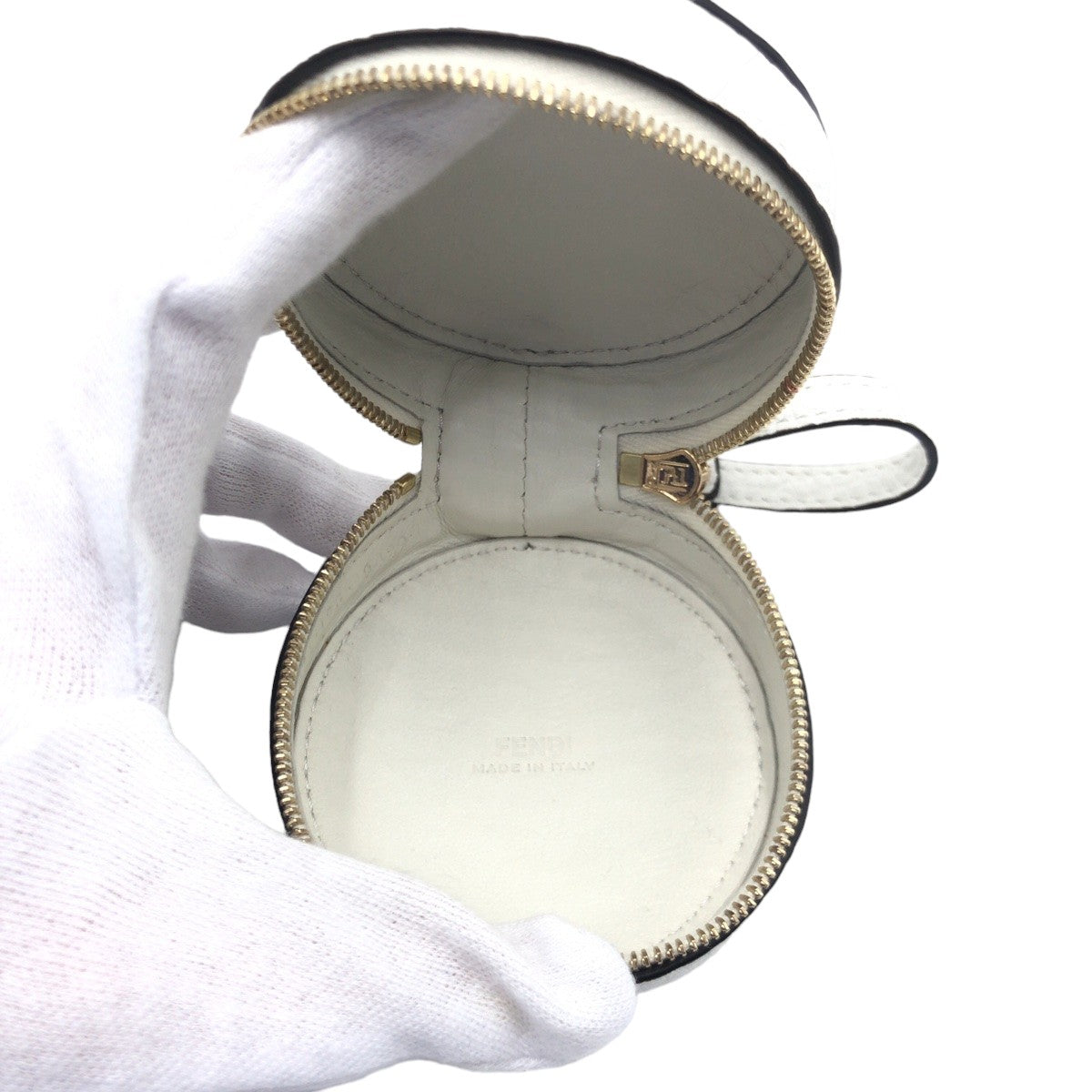 21168
FENDI フェンディ FILAコラボ ポーチ付き ホワイト ナイロン 折り畳み バックパック リュックサック エコバッグ 男女兼用 レディース A35