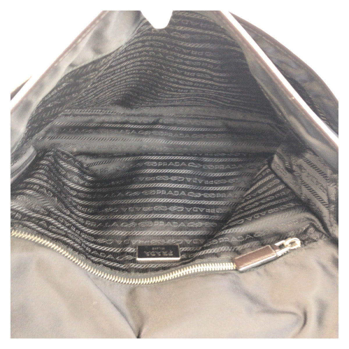 21169
PRADA プラダ テスート 三角ロゴプレート ブラック 黒 シルバー金具 ナイロン ショルダーバッグ メッセンジャーバッグ レディース ABP40