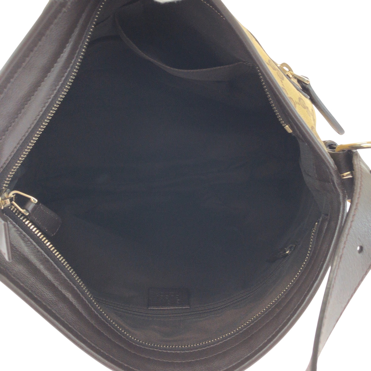 21177
GUCCI グッチ ダークブラウン ゴールド金具 GGキャンバス 388930 ショルダーバッグ 斜め掛け レディース AB40