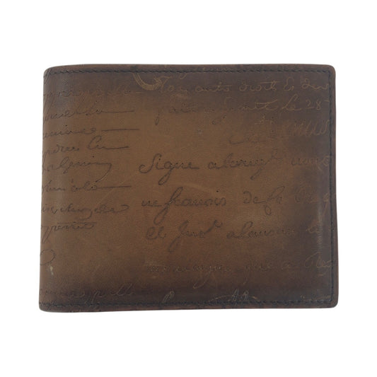21203
Berluti ベルルッティ カリグラフィ スクリット ブラウン レザー 折財布 コンパクトウォレット メンズ A48