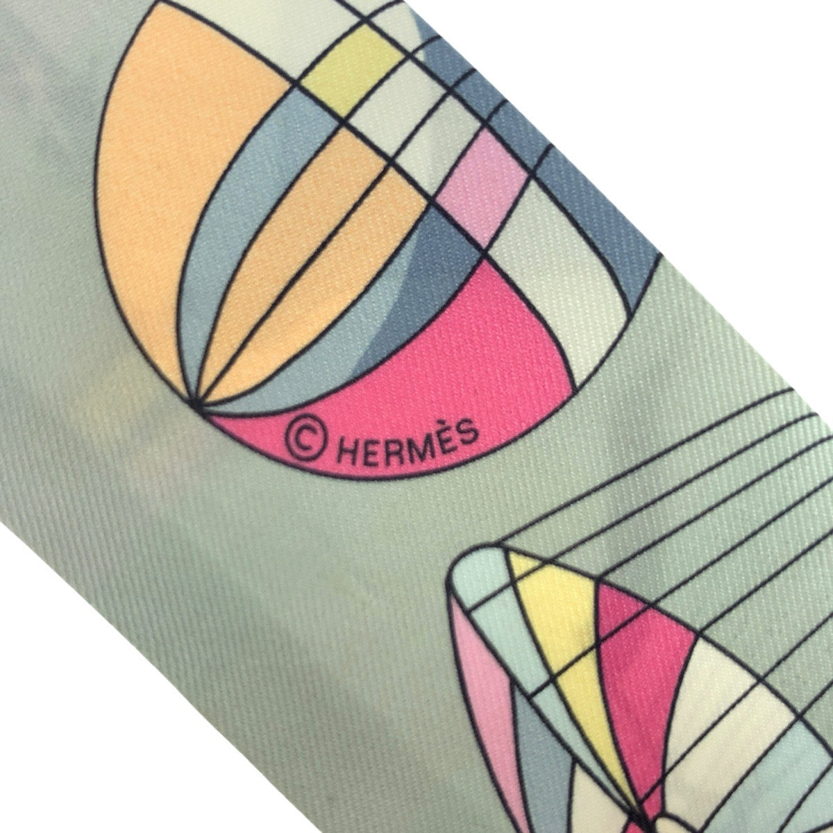 21208
HERMES エルメス ツイリー 大空の狂気 マルチカラー シルク スカーフ リボンスカーフ レディース ABP18