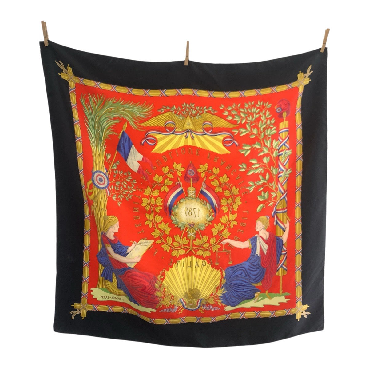 21211
HERMES エルメス カレ90 フランス革命を記念して レッド ブラック シルク スカーフ レディース A24