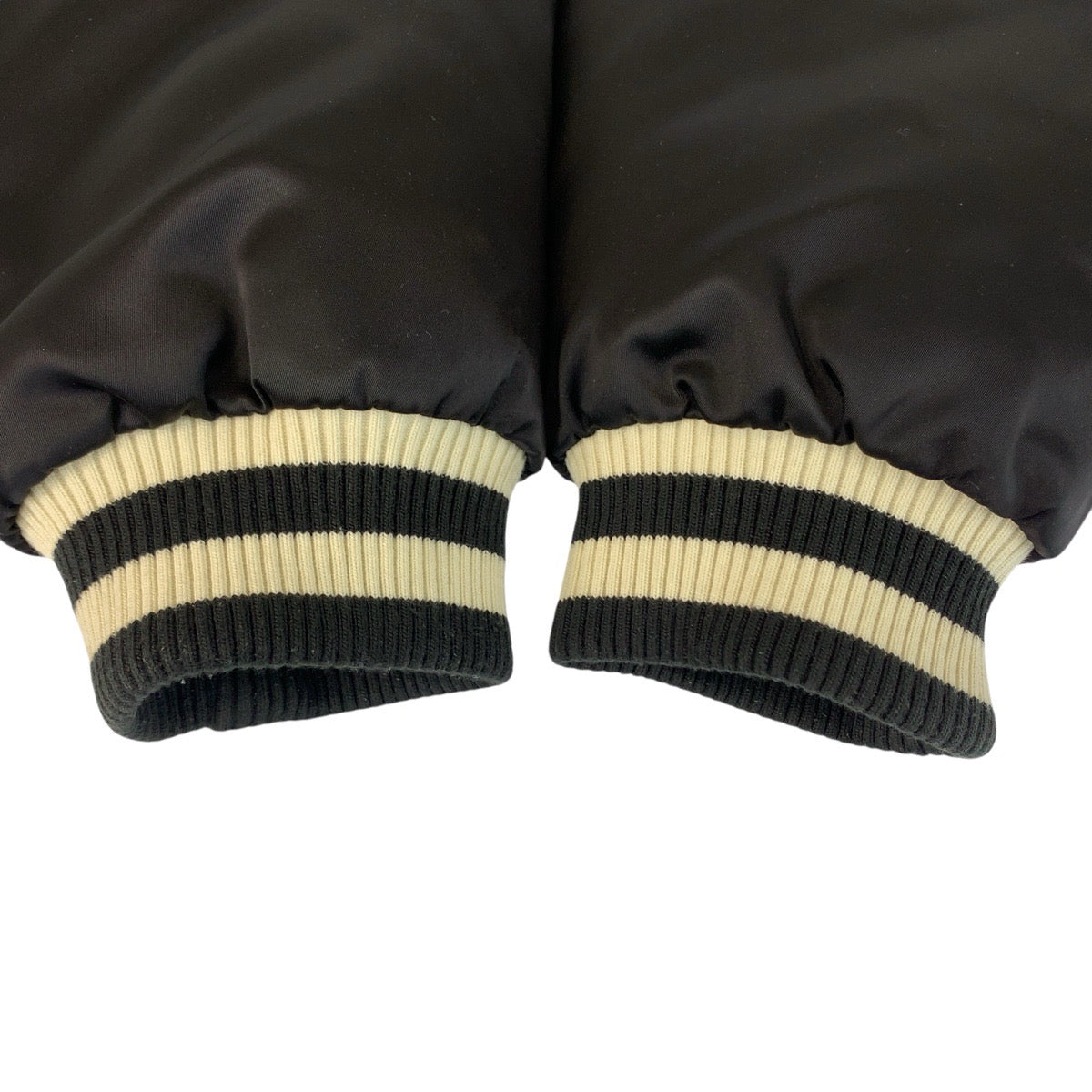 21220
LOUIS VUITTON ルイヴィトン エンブロイダードナイロンベースボールブルゾン サイズ54 ダークネイビー ナイロン / ポリエステル RM241 スタジャン メンズ ABP