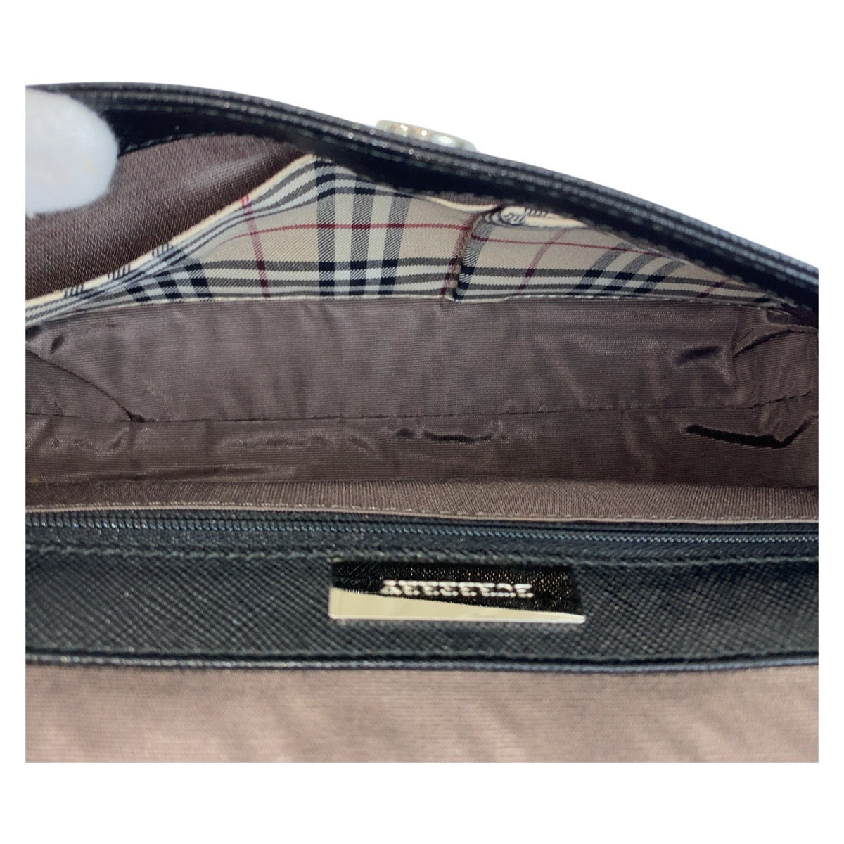 21223
BURBERRY バーバリー 中チェック柄 ブラック 黒 シルバー金具 レザー ショルダーバッグ レディース A28