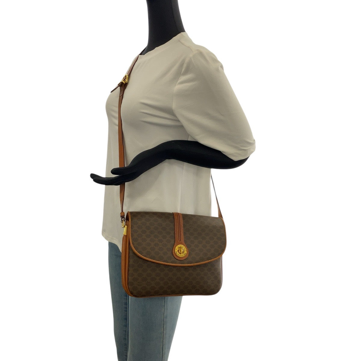 21251
CELINE セリーヌ マカダム柄 ブラウン ゴールド金具 PVC / レザー DM91 ショルダーバッグ レディース ABP35