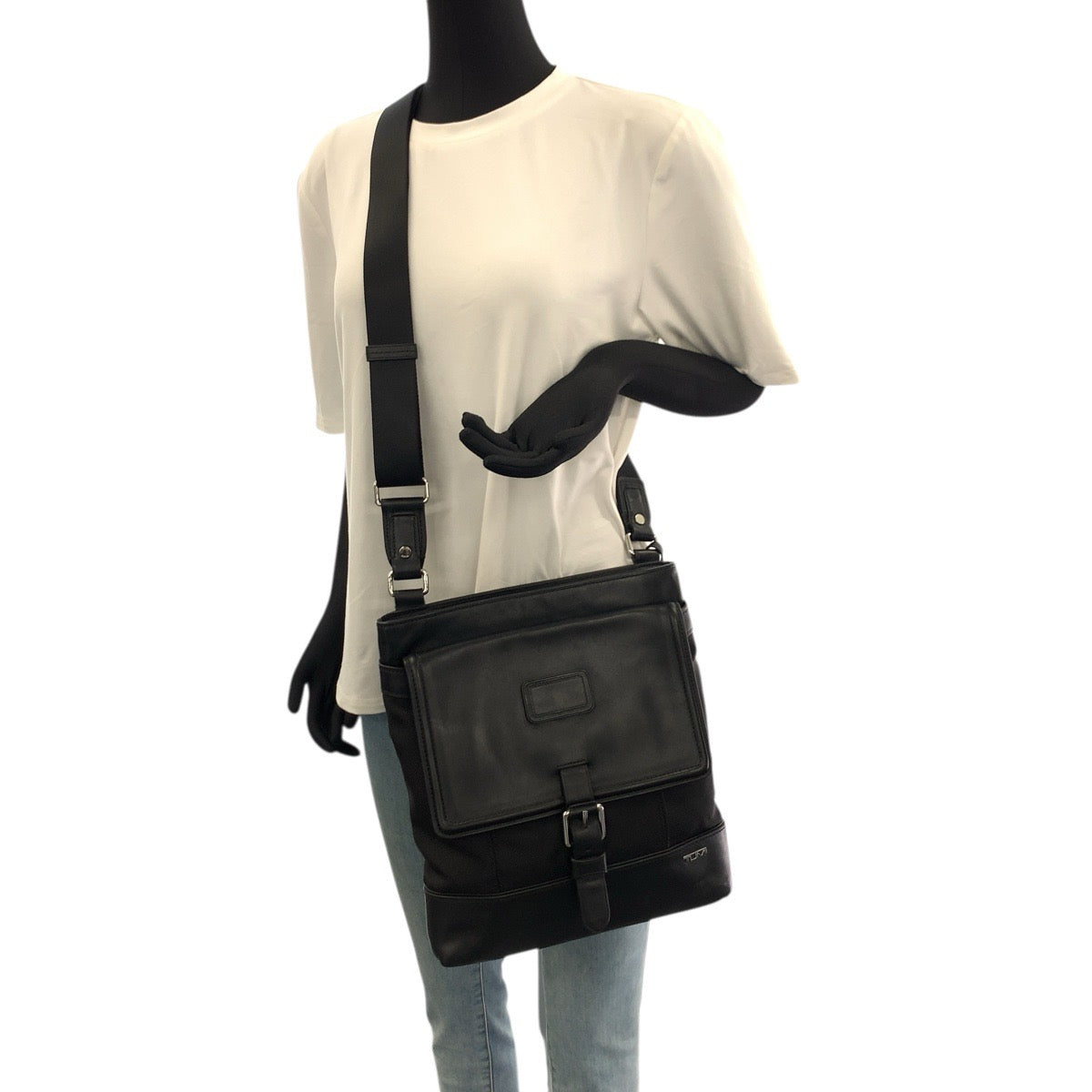 21267
TUMI トゥミ アルファ ブラボー ブラック 黒 シルバー金具 レザー / ナイロン 29113D ショルダーバッグ メッセンジャーバッグ メンズ ABP14