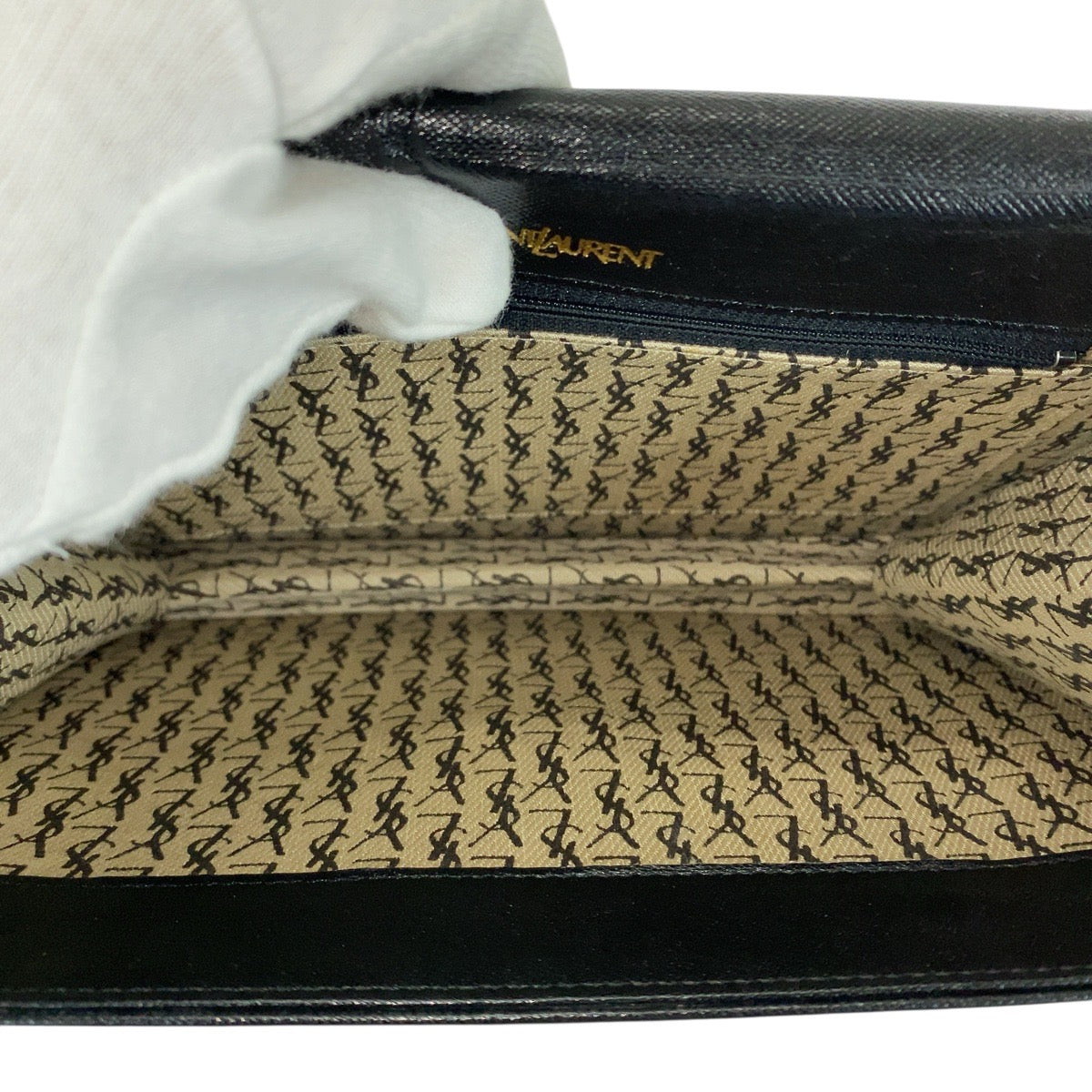 21268
YVES SAINT LAURENT イヴ サンローラン ヴィンテージ YSL ブラック 黒 ゴールド金具 レザー クラッチバッグ セカンドバッグ レディース ABP21