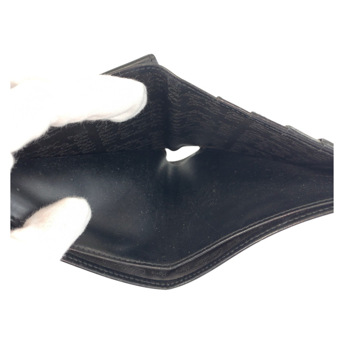 21315
CARTIER カルティエ パシャ ブラック 黒 シルバー金具 レザー 折り財布 コンパクトウォレット メンズ AB