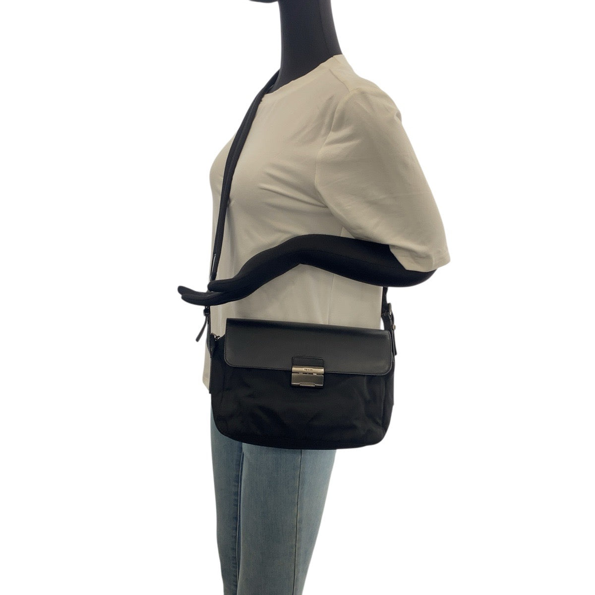 21379
PRADA プラダ テスート ブラック 黒 ガンメタ金具 ナイロン / レザー ショルダーバッグ メッセンジャーバッグ レディース ABP42