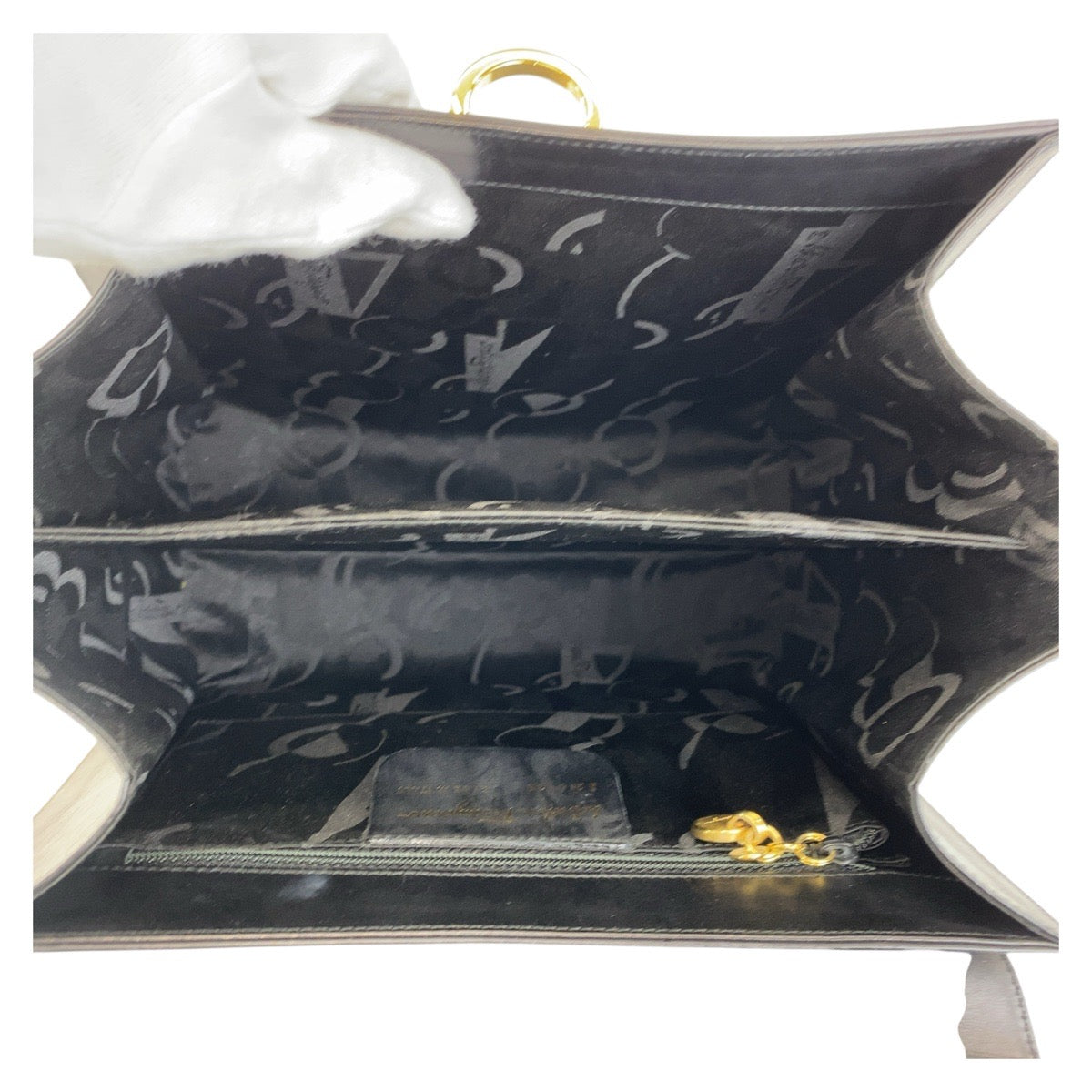 21411
Salvatore Ferragamo サルヴァトーレフェラガモ ガンチーニ ブラック 黒 ゴールド金具 レザー ハンドバッグ ショルダーバッグ 2way レディース AB34