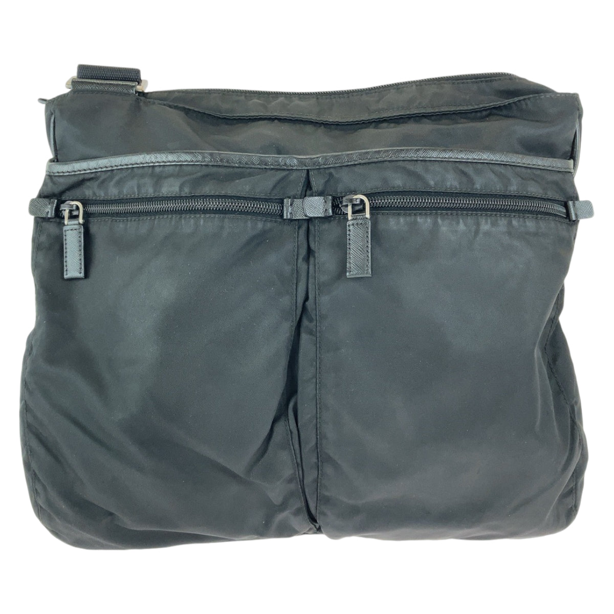 21413
PRADA プラダ テスート 三角ロゴプレート 男女兼用 ブラック 黒 シルバー金具 ナイロン 斜め掛け ショルダーバッグ メッセンジャーバッグ メンズ AB40