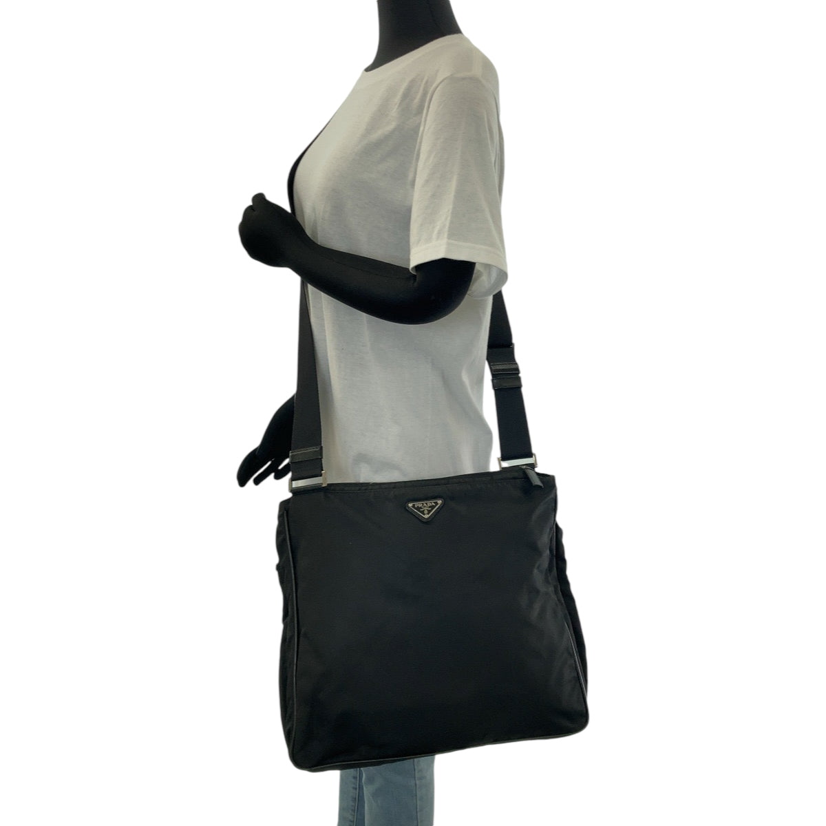 21413
PRADA プラダ テスート 三角ロゴプレート 男女兼用 ブラック 黒 シルバー金具 ナイロン 斜め掛け ショルダーバッグ メッセンジャーバッグ メンズ AB40