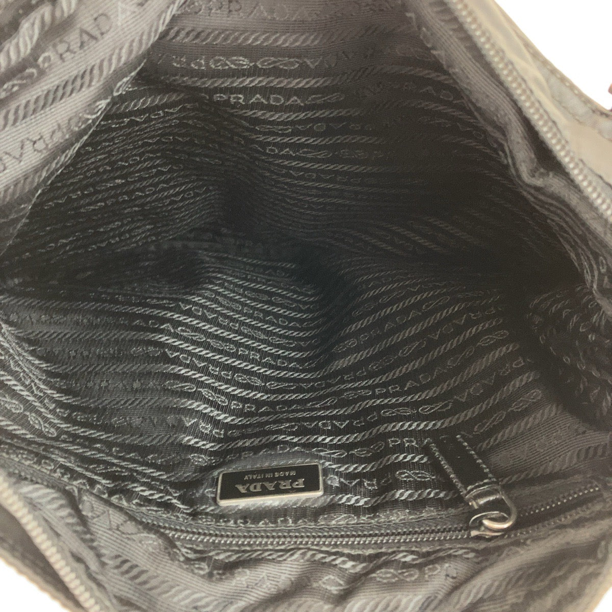 21413
PRADA プラダ テスート 三角ロゴプレート 男女兼用 ブラック 黒 シルバー金具 ナイロン 斜め掛け ショルダーバッグ メッセンジャーバッグ メンズ AB40