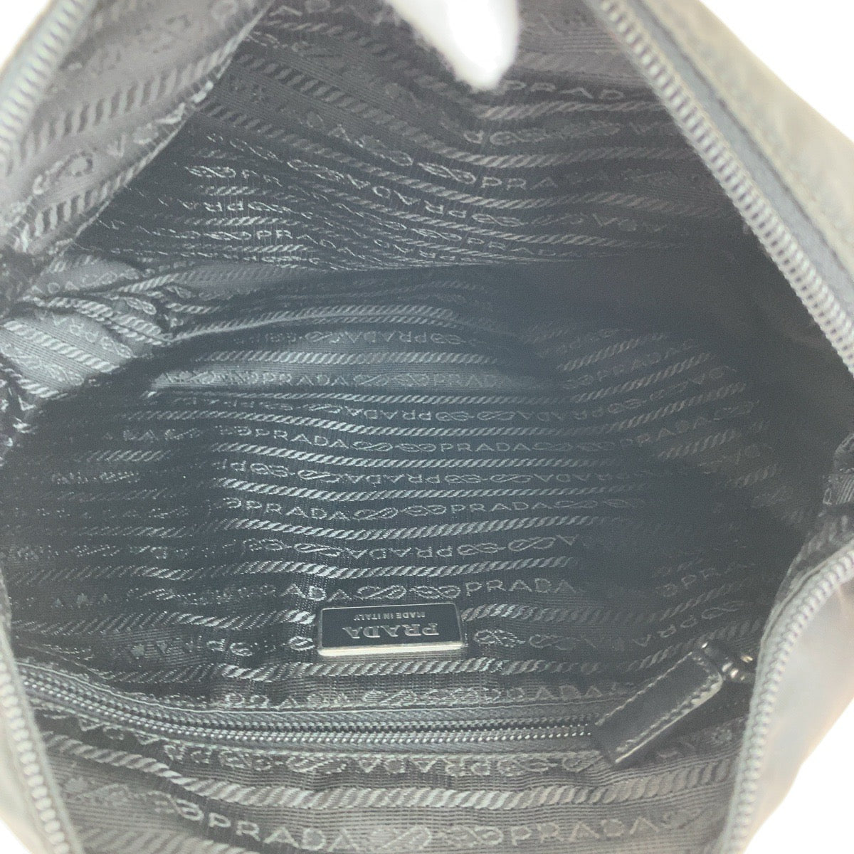 21414
PRADA プラダ テスート 三角ロゴプレート ブラック シルバー金具 ナイロン ショルダーバッグ ポシェット レディース AB40