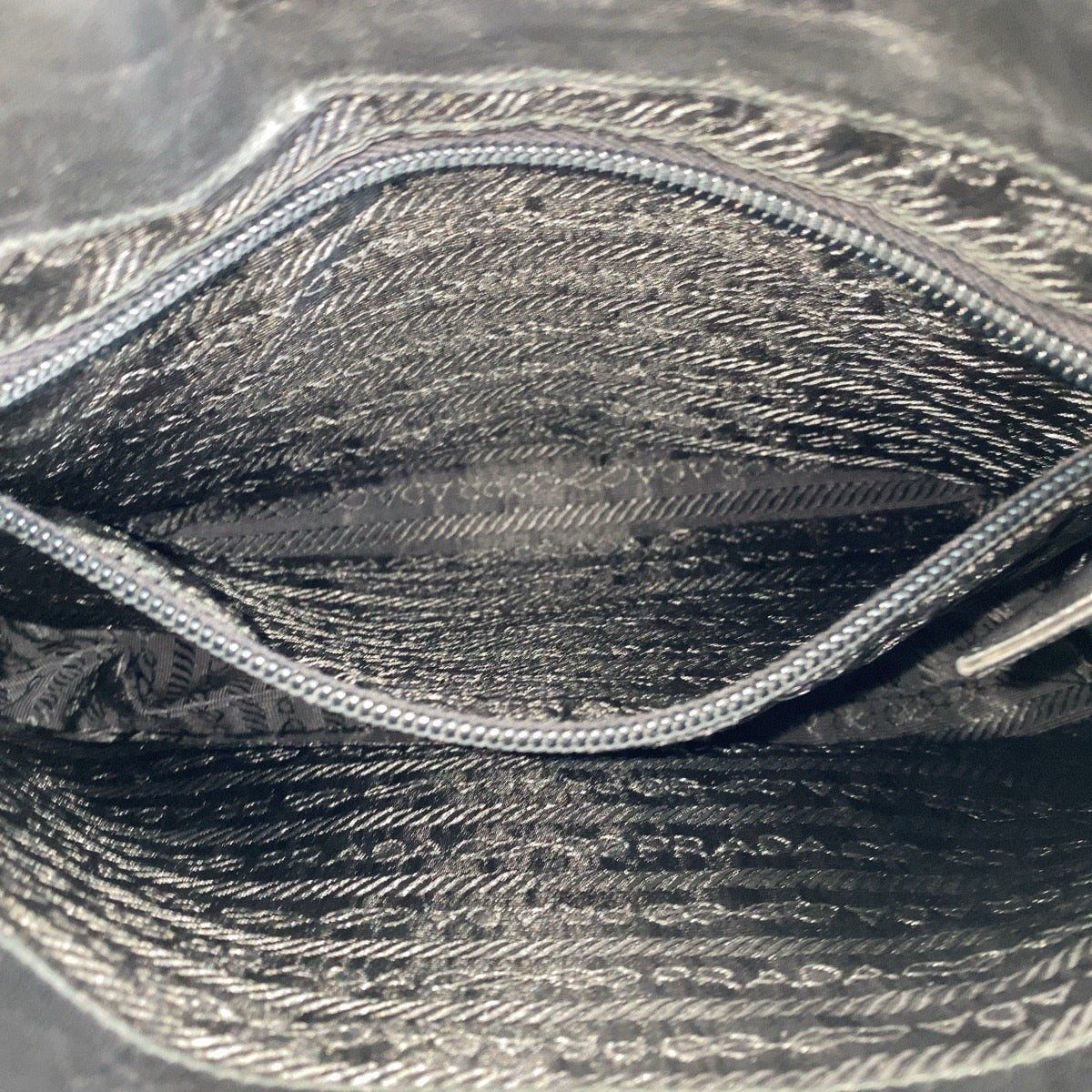 21427
PRADA プラダ ブラック 黒 レザー / プラスチック ショルダーバッグ レディース ABP35