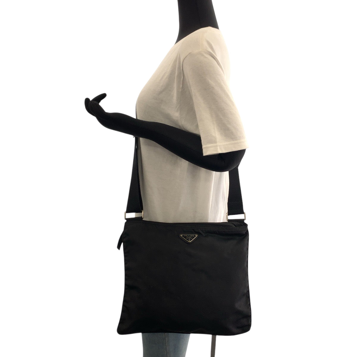 21502
PRADA プラダ テスート 三角ロゴプレート ブラック 黒 シルバー金具 ナイロン ショルダーバッグ サコッシュ レディース AB30