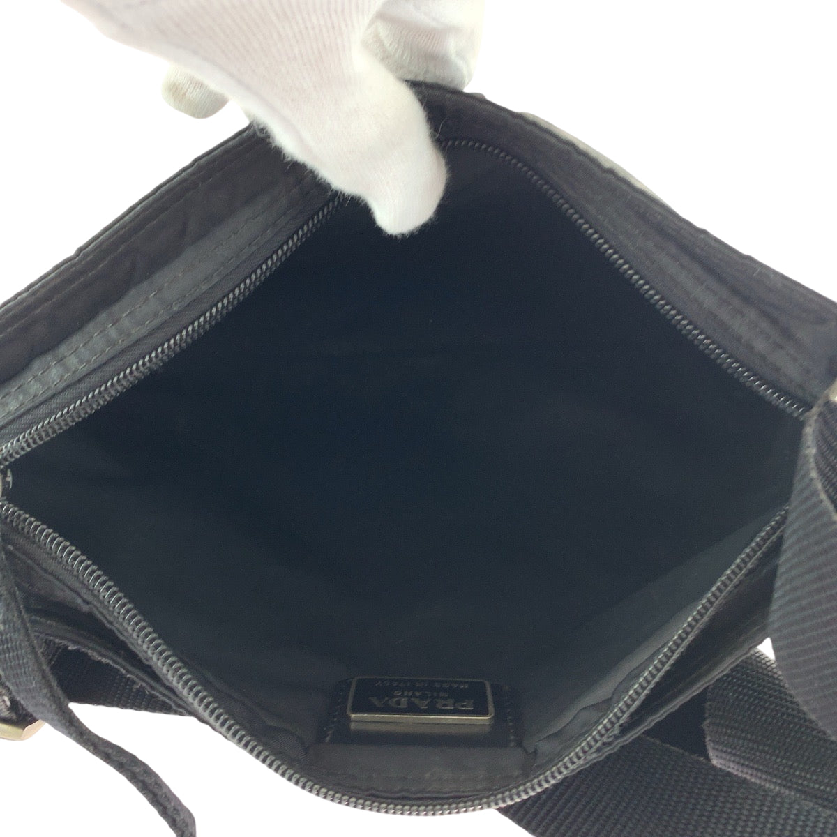 21502
PRADA プラダ テスート 三角ロゴプレート ブラック 黒 シルバー金具 ナイロン ショルダーバッグ サコッシュ レディース AB30