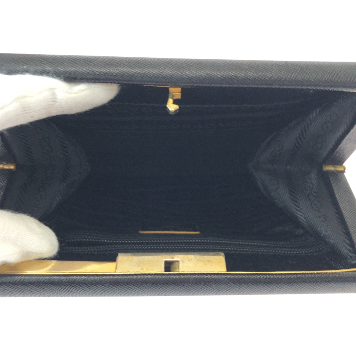 21537
PRADA プラダ ヴィンテージ サフィアーノ ロゴ ブラック 黒 ゴールド金具 レザー セカンドバッグ クラッチバッグ レディース A26