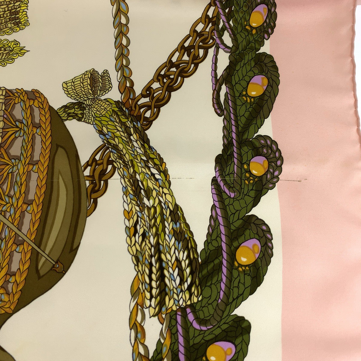 21538
HERMES エルメス ティンパニ奏者 カレ90 ピンク マルチカラー シルク スカーフ 大判スカーフ レディース AB19