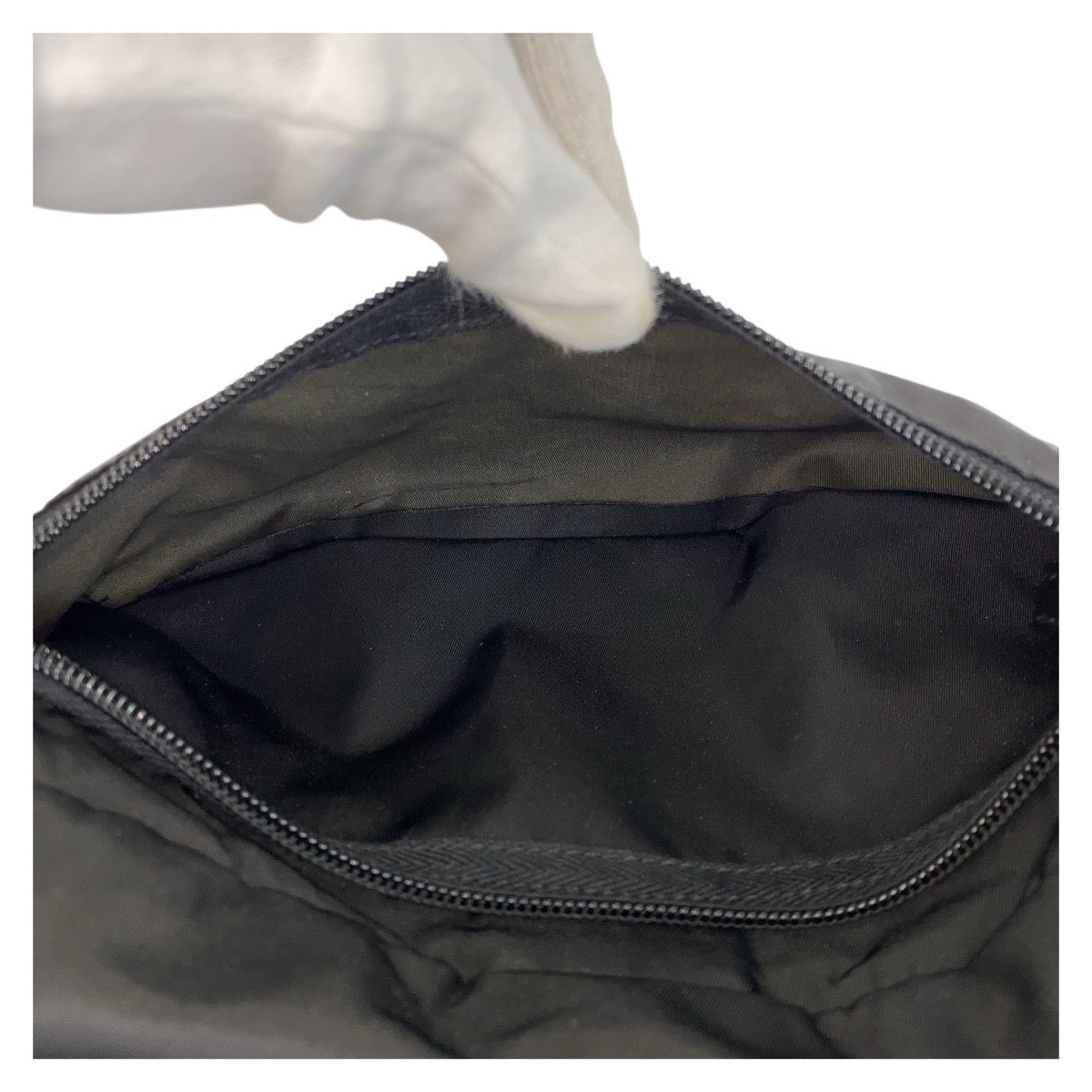 21540
PRADA プラダ テスート サフィアーノレザー 三角ロゴプレート ブラック 黒 シルバー金具 ナイロン / レザー クラッチバッグ セカンドバッグ ポーチ メンズ AB29