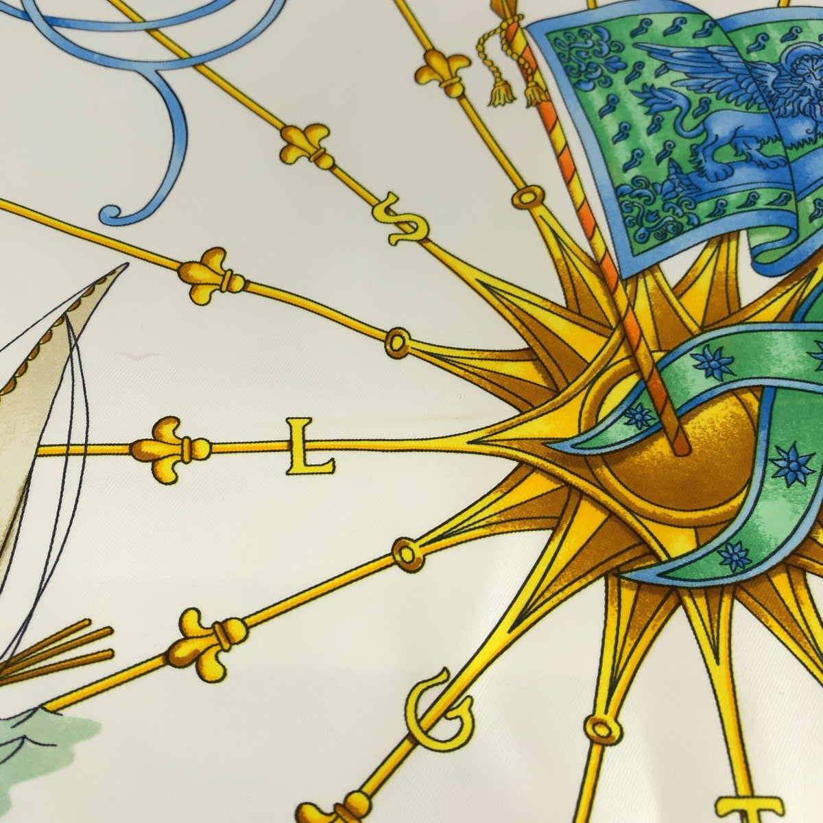 21550
HERMES エルメス カレ90 VOILES DE LUMIERE グリーン マルチカラー シルク 大判スカーフ レディース A19