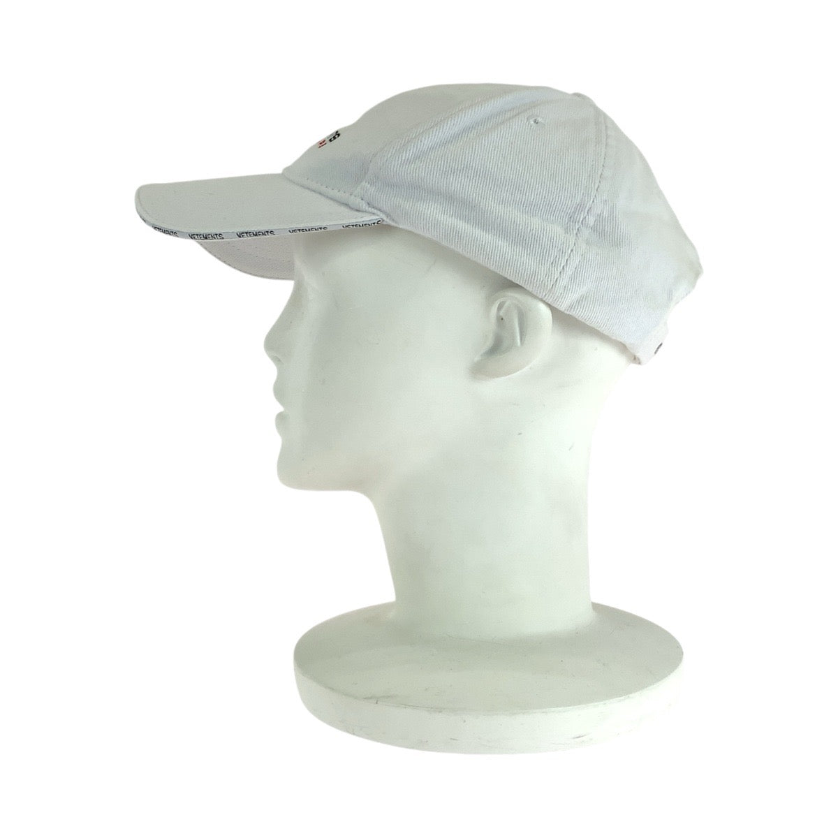 21553
VETEMENTS ヴェトモン フリーサイズ ホワイト コットン キャップ ベースボールキャップ メンズ A17