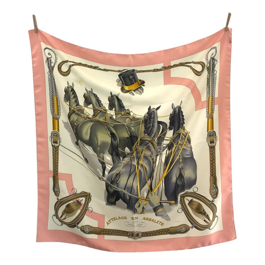 21606
HERMES エルメス カレ90 ATTELAGE EN ARBALETE ピンク マルチカラー　 シルク スカーフ レディース AB14