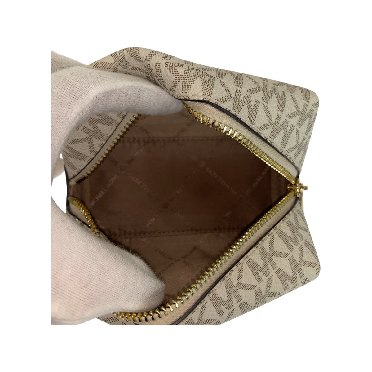 21617
Michael Kors マイケルコース MKシグネチャー JET SET ベージュ アイボリー ゴールド金具 PVC 35F4GTFN1B ポーチ メイクポーチ レディース A2