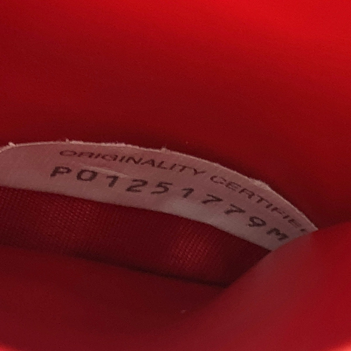 21676
BOTTEGAVENETA ボッテガヴェネタ マキシイントレチャート レッド シルバー金具 レザー PO1251779M 折財布 コンパクトウォレット レディース ABP