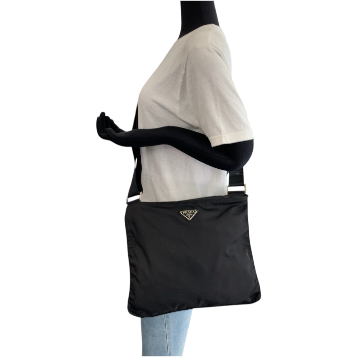 21683
PRADA Tessuto Triangle Logo Plate Black Silver Hardware Nylon Shoulder Bag Sacoche for Women AB