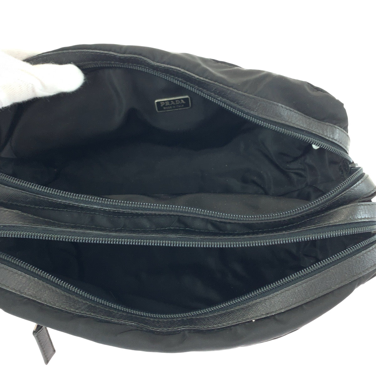 21705
PRADA プラダ テスート 三角ロゴプレート ブラック 黒 シルバー金具 ナイロン ポーチ クラッチバッグ レディース ABP