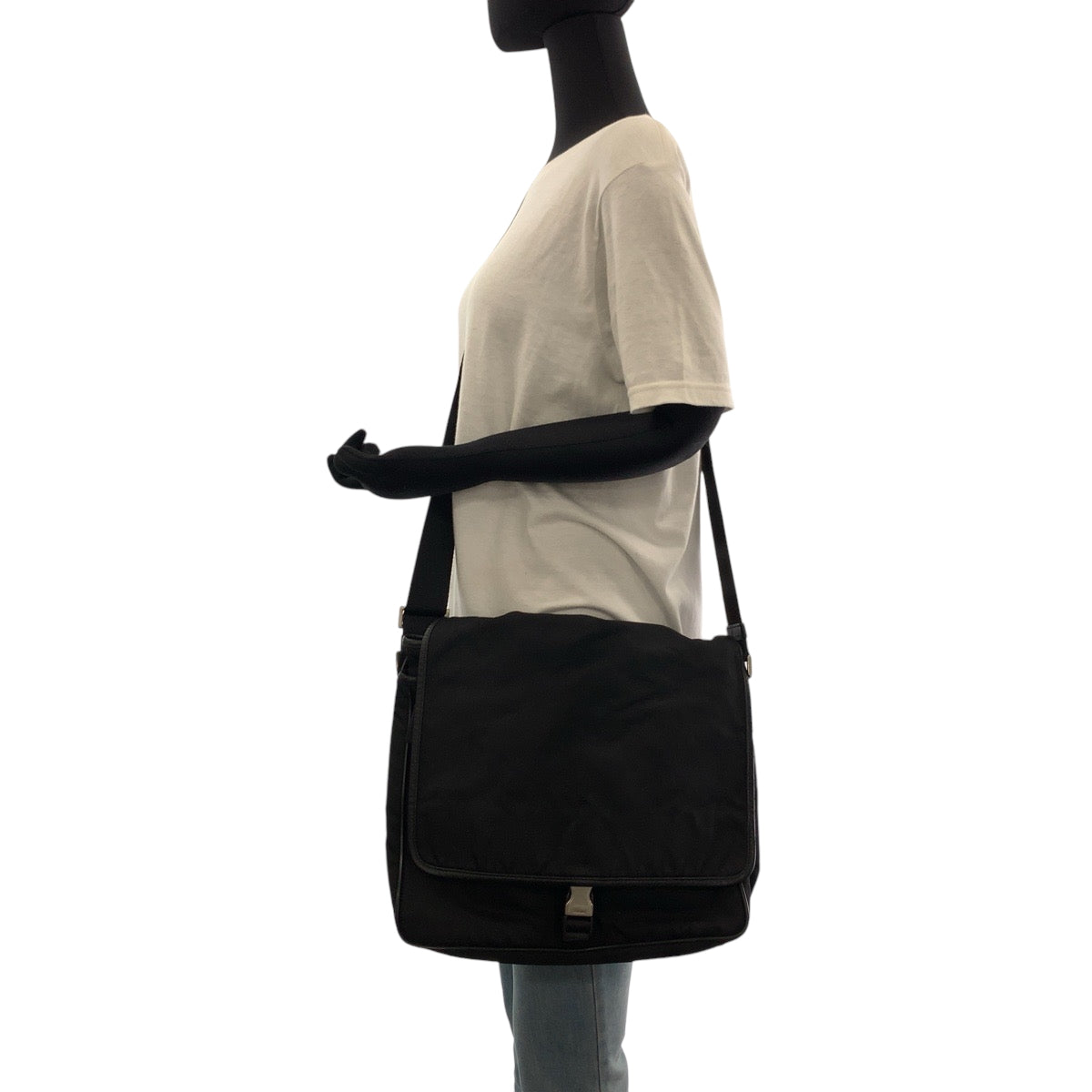 21713
PRADA プラダ テスート 三角ロゴプレート ブラック 黒 シルバー金具 ナイロン V166 ショルダーバッグ メッセンジャーバッグ レディース AB