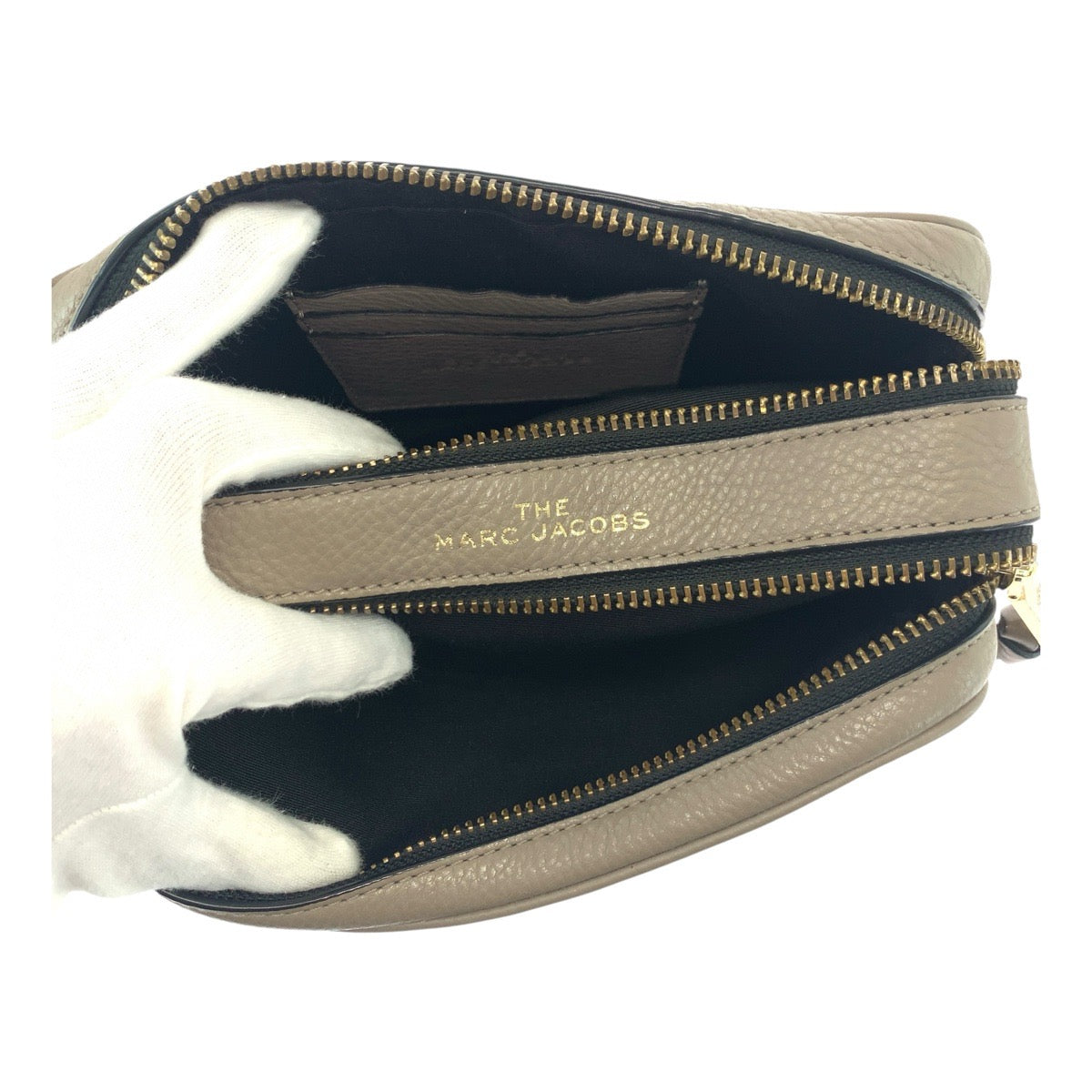 21733
MARC BY MARC JACOBS マークバイマークジェイコブス ベージュ ブラック ゴールド金具 レザー F SE 2250 ショルダーバッグ ポシェット レディース AB