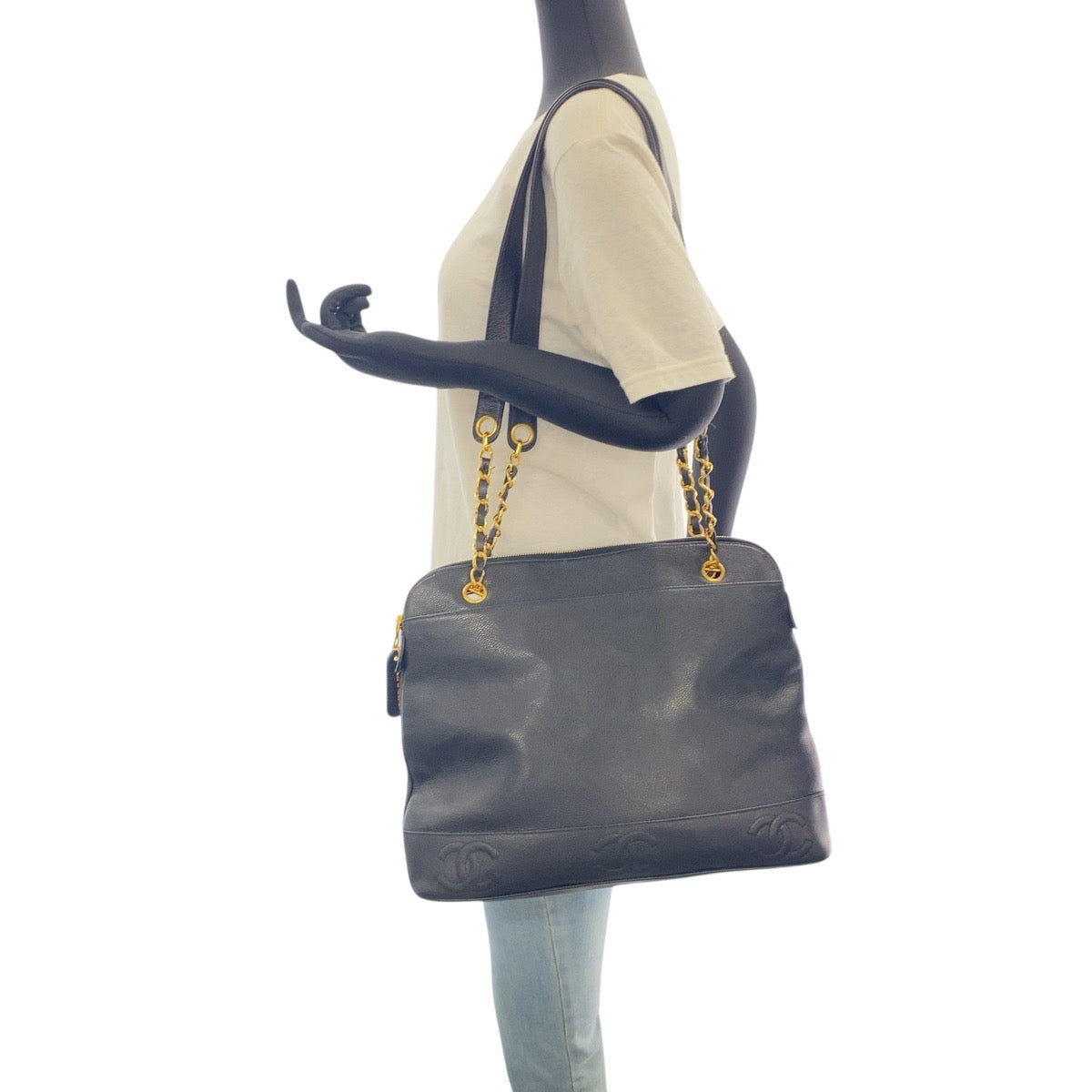 21737
CHANEL Vintage Triple Coco Mark Black Gold Hardware Leather Shoulder Bag Ladies A180