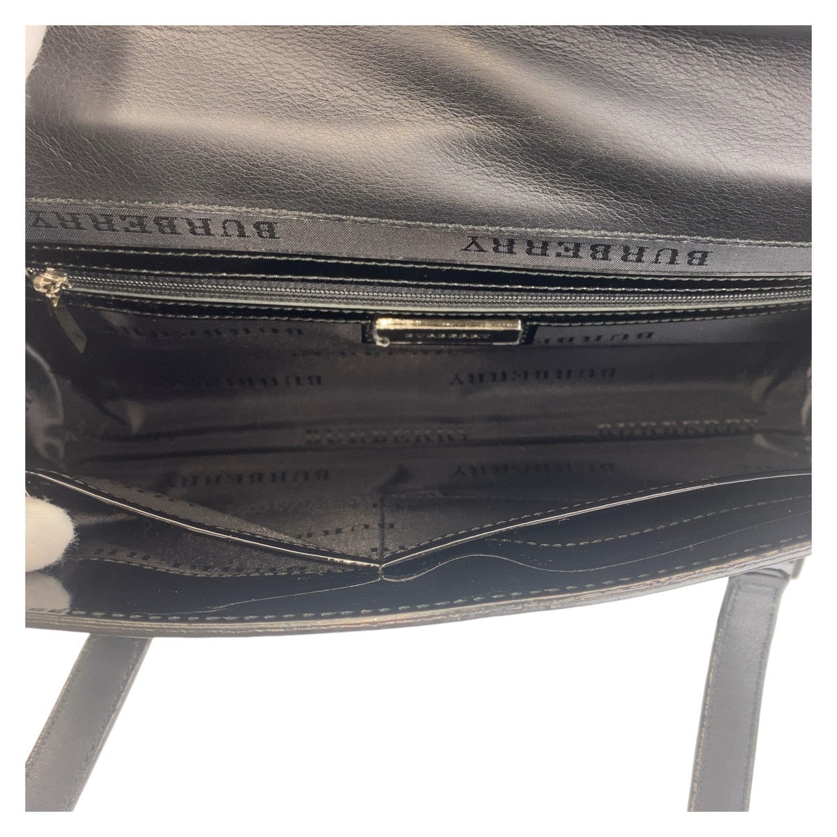 21787
BURBERRY バーバリー チェック柄 型押し ブラック 黒 シルバー金具 レザー ショルダーバッグ レディース A28