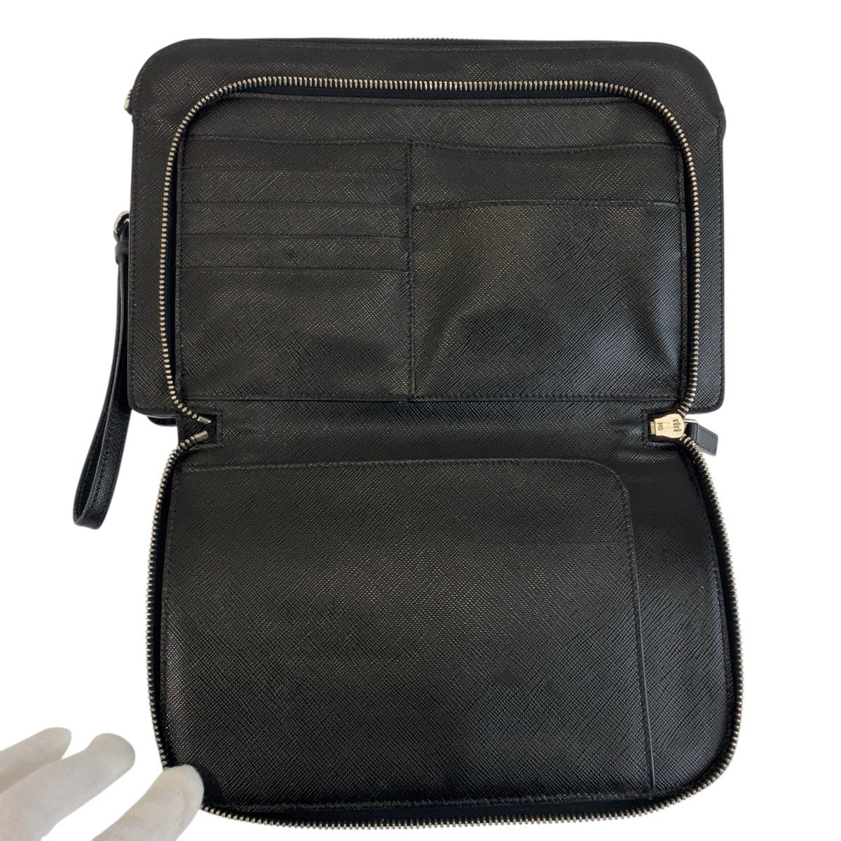 21818
PRADA プラダ サフィアーノ ブラック 黒 シルバー金具 レザー クラッチバッグ セカンドバッグ メンズ ABP50