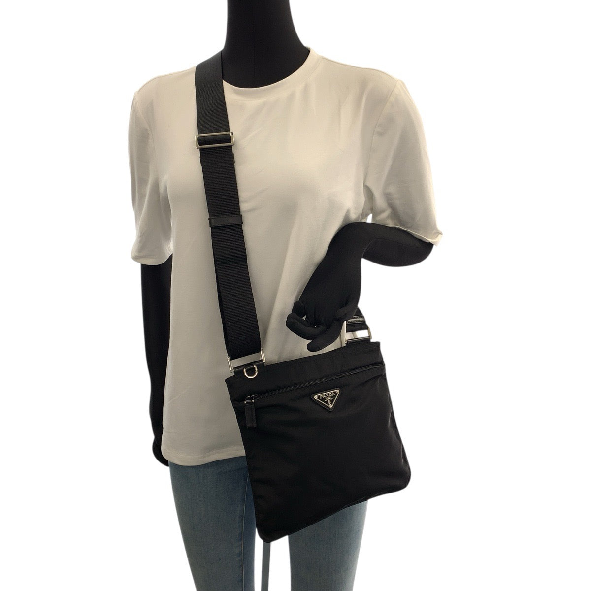 21831
PRADA プラダ テスート 三角ロゴプレート ブラック 黒 シルバー金具 ナイロン ショルダーバッグ メッセンジャーバッグ メンズ ABP40