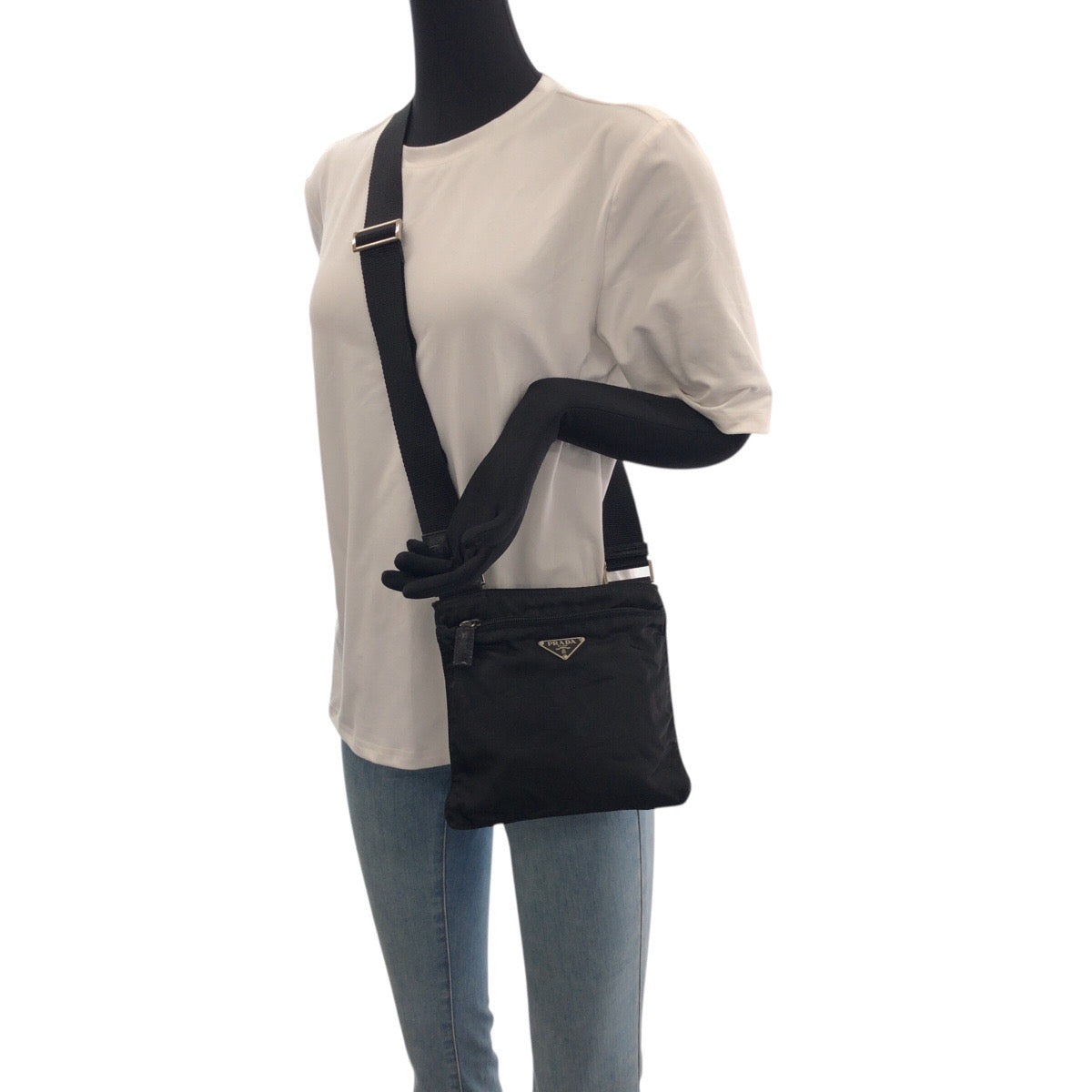 21838
PRADA Tessuto Triangle Logo Plate Black Silver Hardware Nylon Shoulder Bag Pouch Women's ABP28