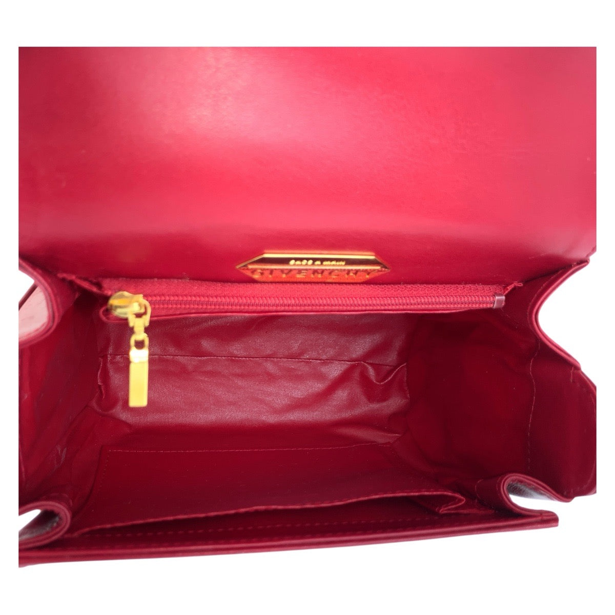 21839
Givenchy Vintage Circle Logo Red Gold Hardware Leather Handbag Ladies A38