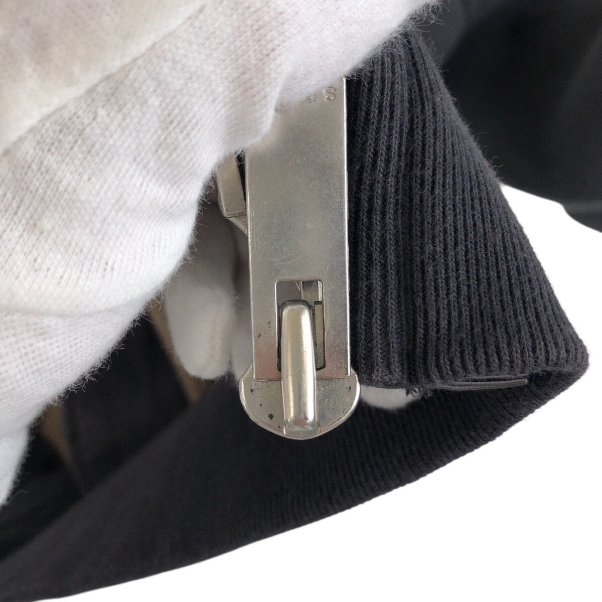 21916
Sacai サカイ スポンジ サイズ1 グレー シルバー金具 コットン / ポリエステル 22-06248 パーカー フーディ ジャケット アウター メンズ A30