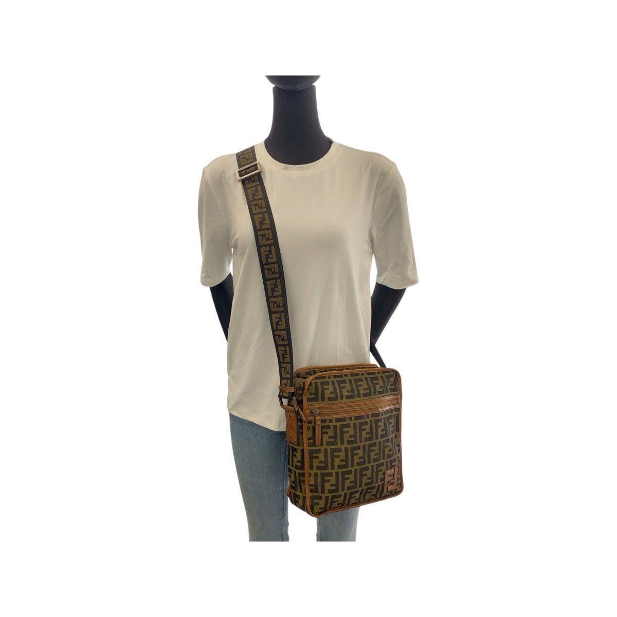 21929
FENDI フェンディ ズッカ ブラウン ベージュ ゴールド金具 ナイロン 7VA152 ショルダーバッグ ポシェット レディース ABP42