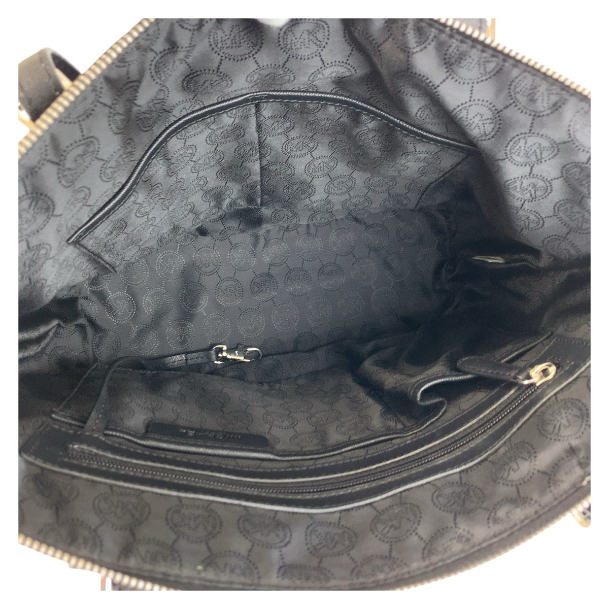 21936
Michael Kors マイケルコース ジェットセット ブラック 黒 シルバー金具 レザー 30F2STTT8L トートバッグ ショルダーバッグ レディース A8