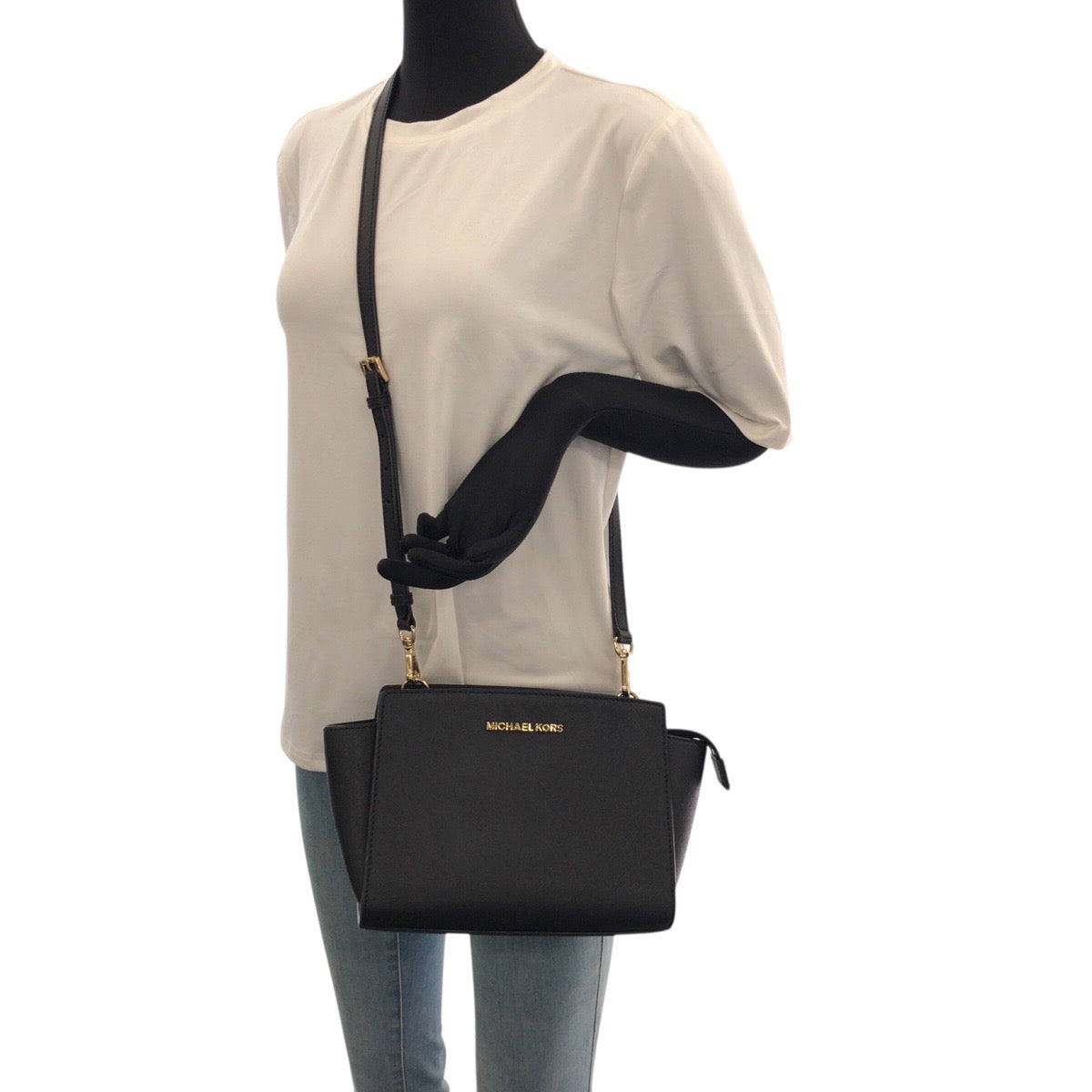 21937
Michael Kors マイケルコース ブラック 黒 ゴールド金具 レザー 30T3GLMM2L ショルダーバッグ レディース ABP6